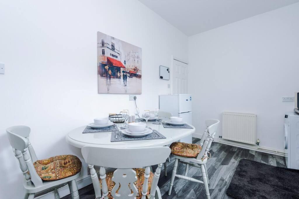 Long Term Offers Message For Prices Sleeps 6 Adults, Contractors, Relocators, Travellers Villa ฮาลิแฟกซ์ ภายนอก รูปภาพ